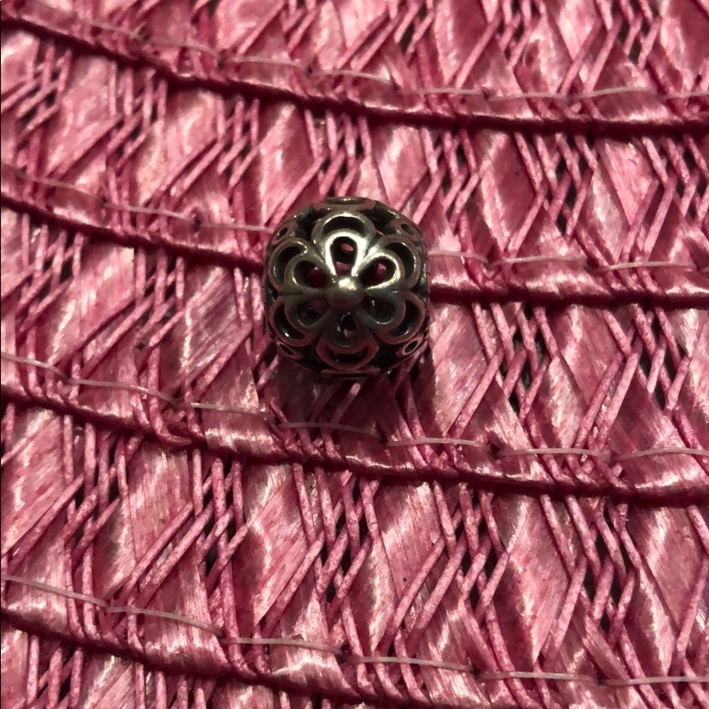 PICKING DAISIES FLOWER CHARM FROM PANDORA